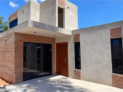 Casa en venta en Atyra: dos casas en una propiedad