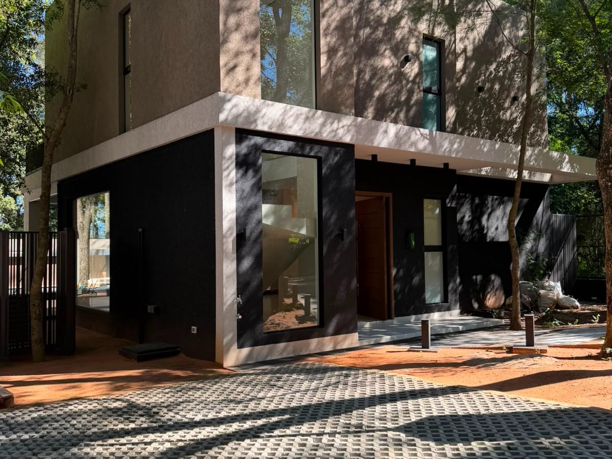 Casa en venta en Barrio 6, San Bernardino — 3 dormitorios con piscina