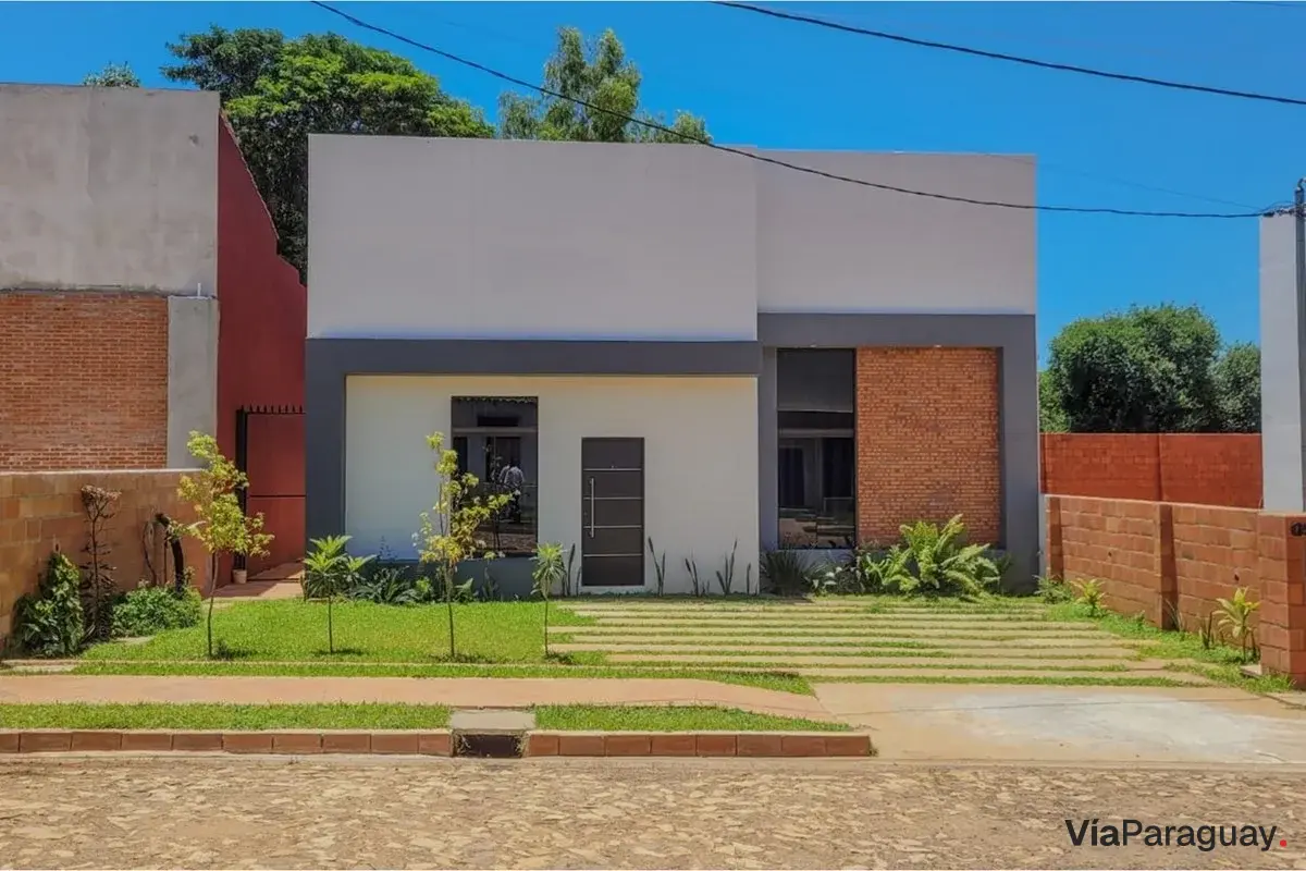 House for sale in Alto Salado gated community, Limpio