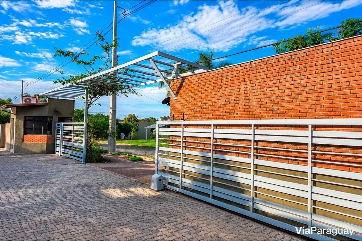 Casa à venda no condomínio La Caoba Residencial, Limpio