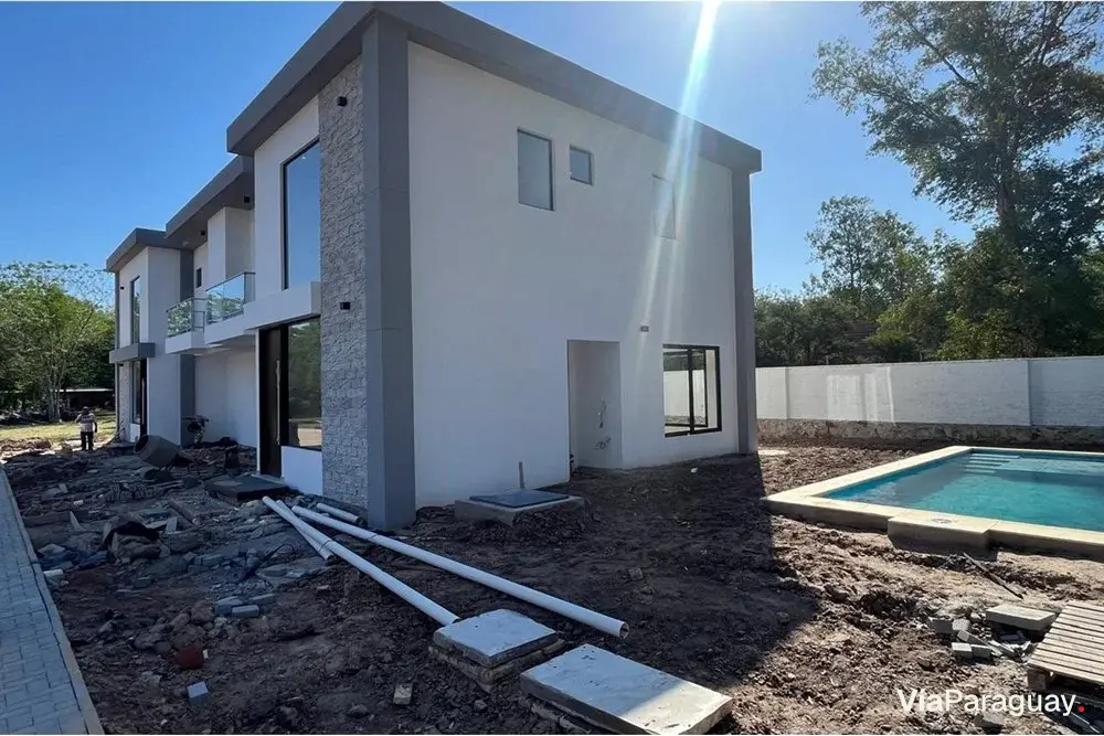 Casa à venda em condomínio fechado Surubi'y, Mariano Roque Alonso