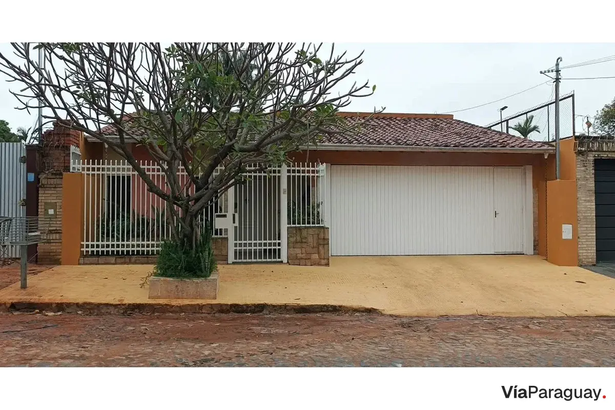 House for sale in Herrera neighborhood, Asunción