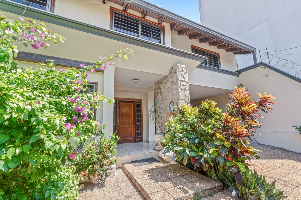 House for sale in Barrio Herrera, Asunción