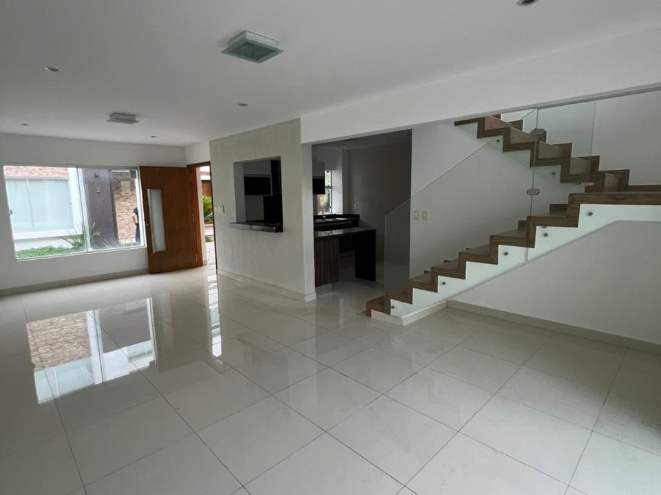 Casa en venta en Barrio Ita Enramada, Asunción — 3 dormitorios, 2 plantas