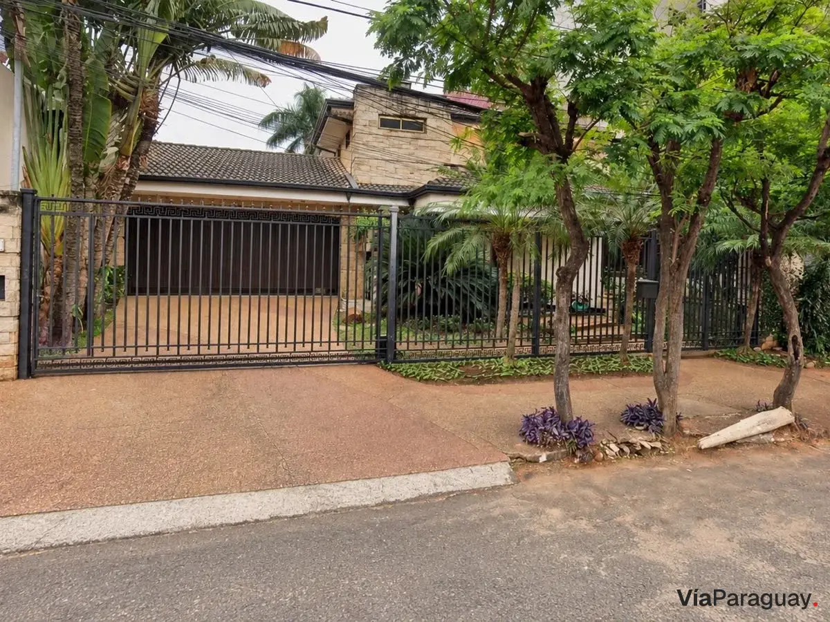 House for sale in Barrio Las Carmelitas, Asunción