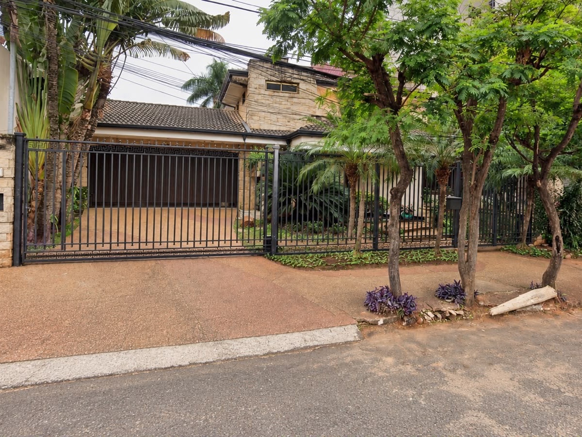 House for sale in Barrio Las Carmelitas, Asunción