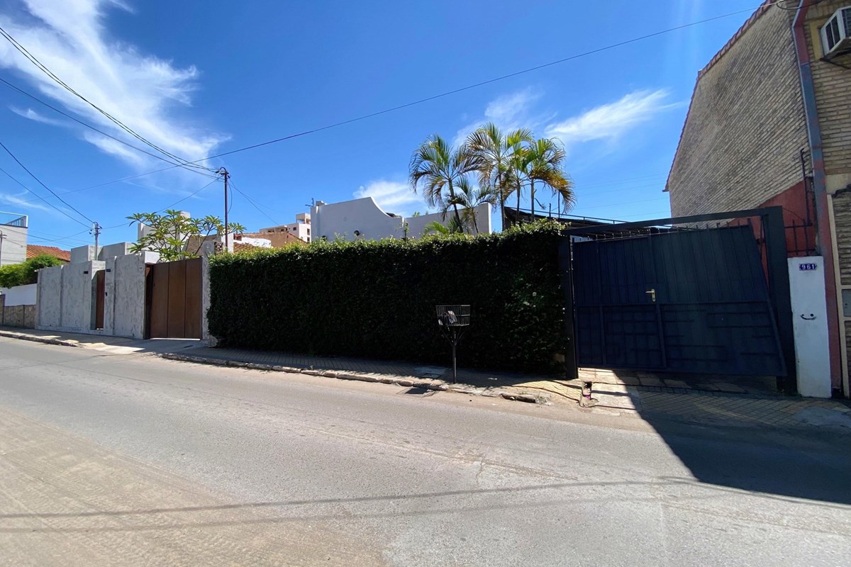 House for sale in Las Mercedes neighborhood, Asunción
