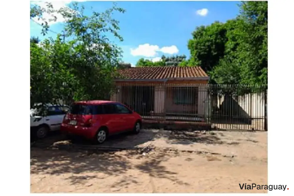 Casa en venta en barrio Laurelty, Luque