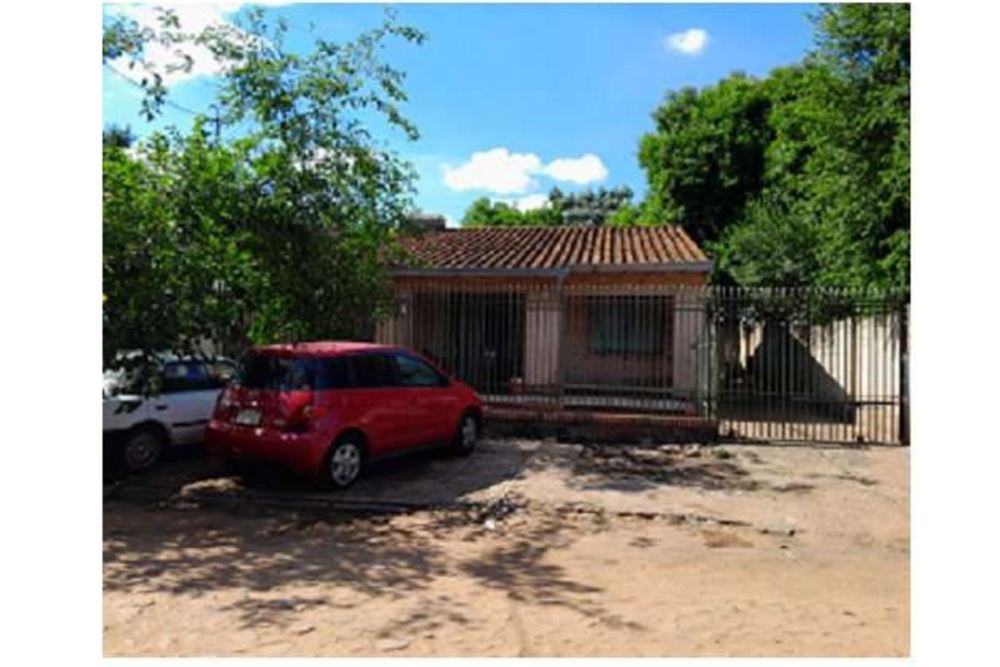 Casa en venta en barrio Laurelty, Luque