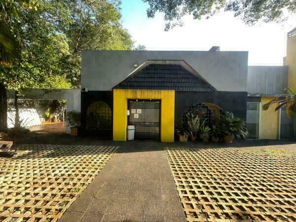 House for sale in Los Laureles neighbourhood, Asunción — 1,248 m²