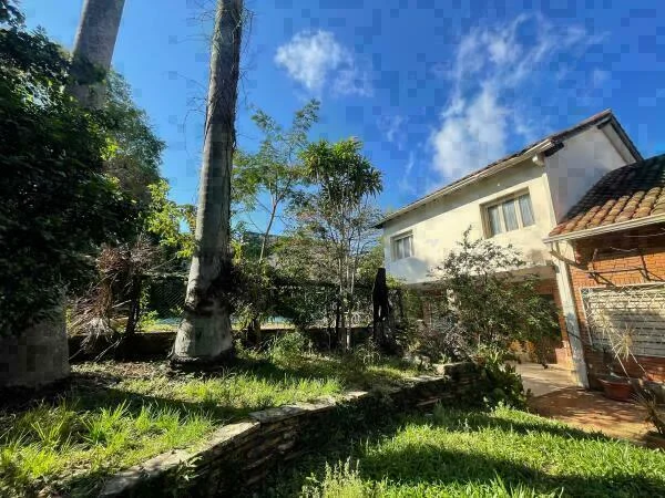 House for Sale in Barrio Mariscal López, Asunción – 1,500 m² with Development Potential