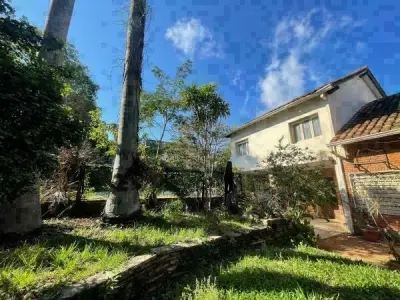 House for Sale in Barrio Mariscal López, Asunción – 1,500 m² with Development Potential