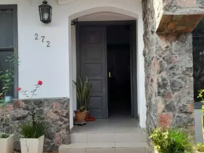 Casa en venta en barrio Mburucuya, Asunción