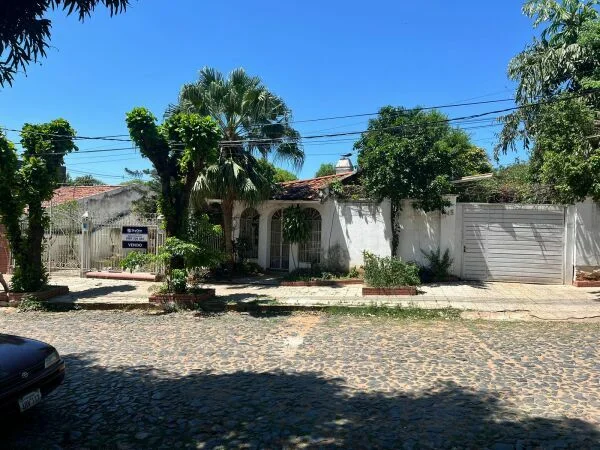 Casa à venda no Bairro Nazaret, Assunção — terreno de 1.500 m²