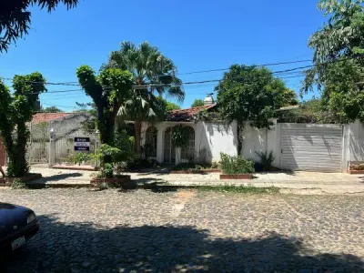Casa à venda no Bairro Nazaret, Assunção — terreno de 1.500 m²