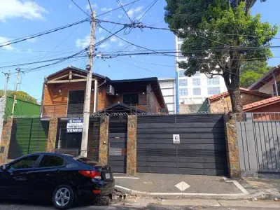Casa en venta en barrio Pettirossi, Asunción