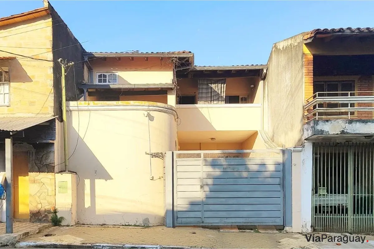 Casa à venda no Barrio Pettirossi com 5 quartos