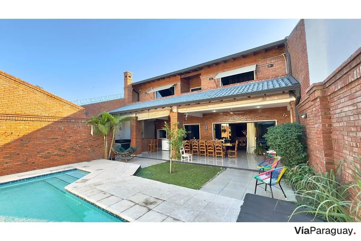 Casa en venta en Barrio Pinoza, Asunción, con 4 dormitorios