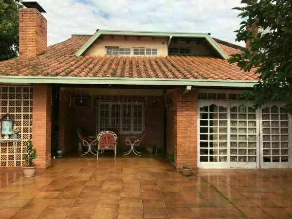 Casa en venta en barrio Recoleta, Asunción