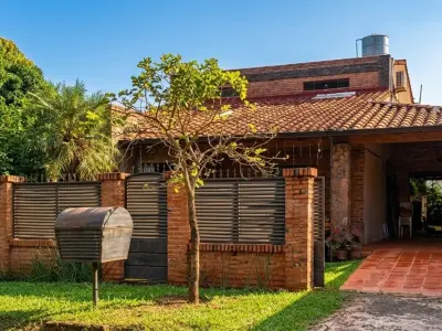 House for sale in San Carlos neighborhood, Ñemby