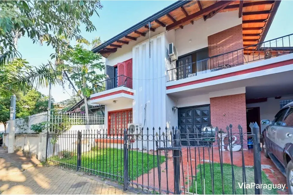 House for sale in Barrio San Cristóbal, Asunción