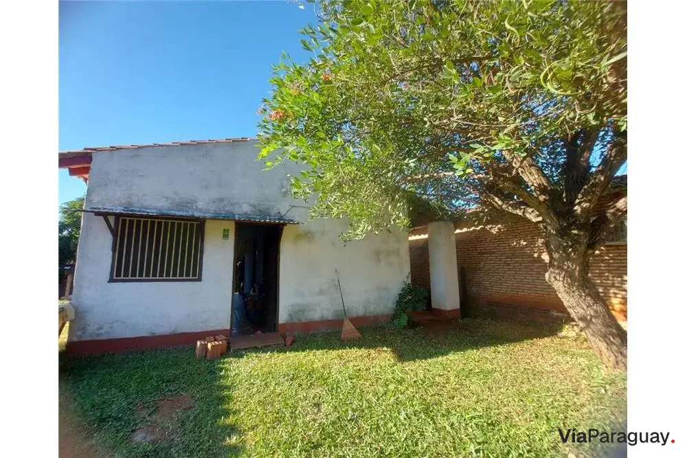 Casa en venta en barrio San Miguel, Caacupé