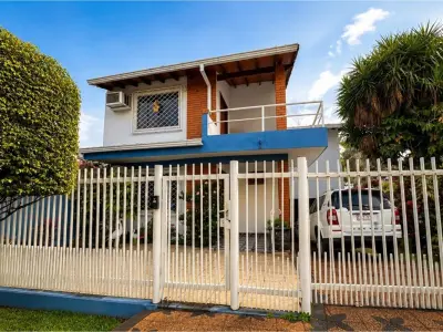 Casa à venda em Bernardino Caballero, Ciudad del Este