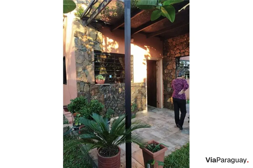 Casa à venda em Caacupé, bairro Loma Las Colinas I
