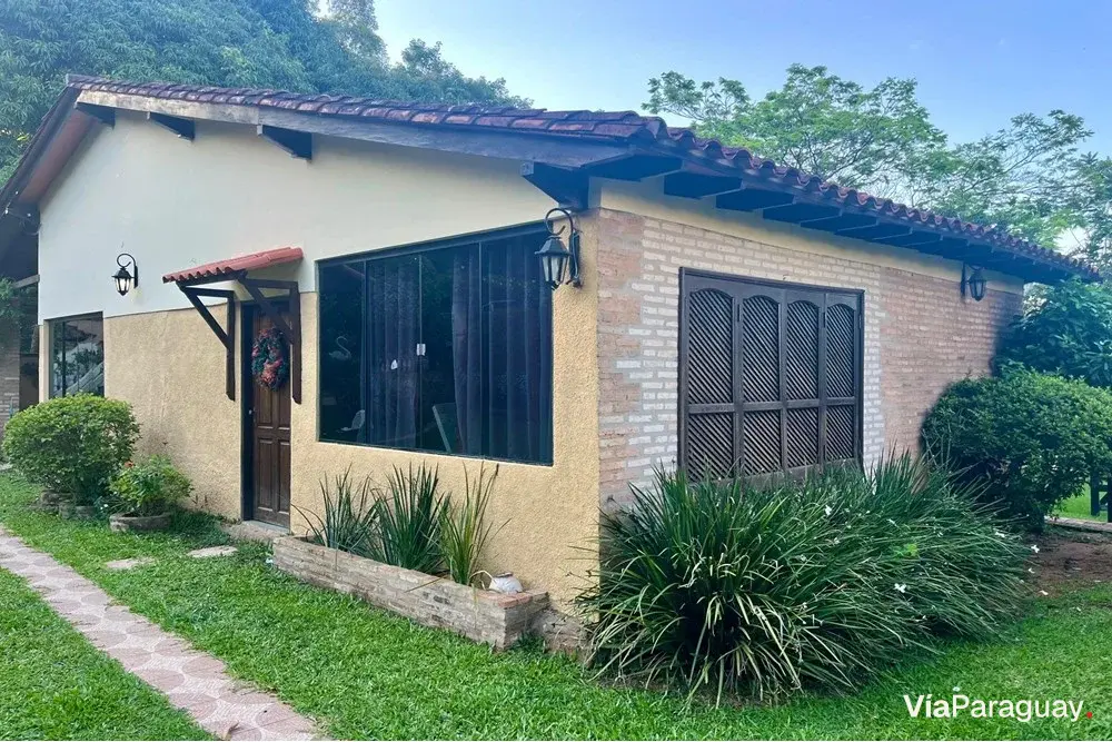 Casa à venda em Caacupé com 5 dormitórios e piscina