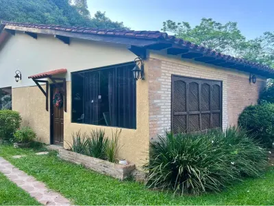 Casa à venda em Caacupé com 5 dormitórios e piscina