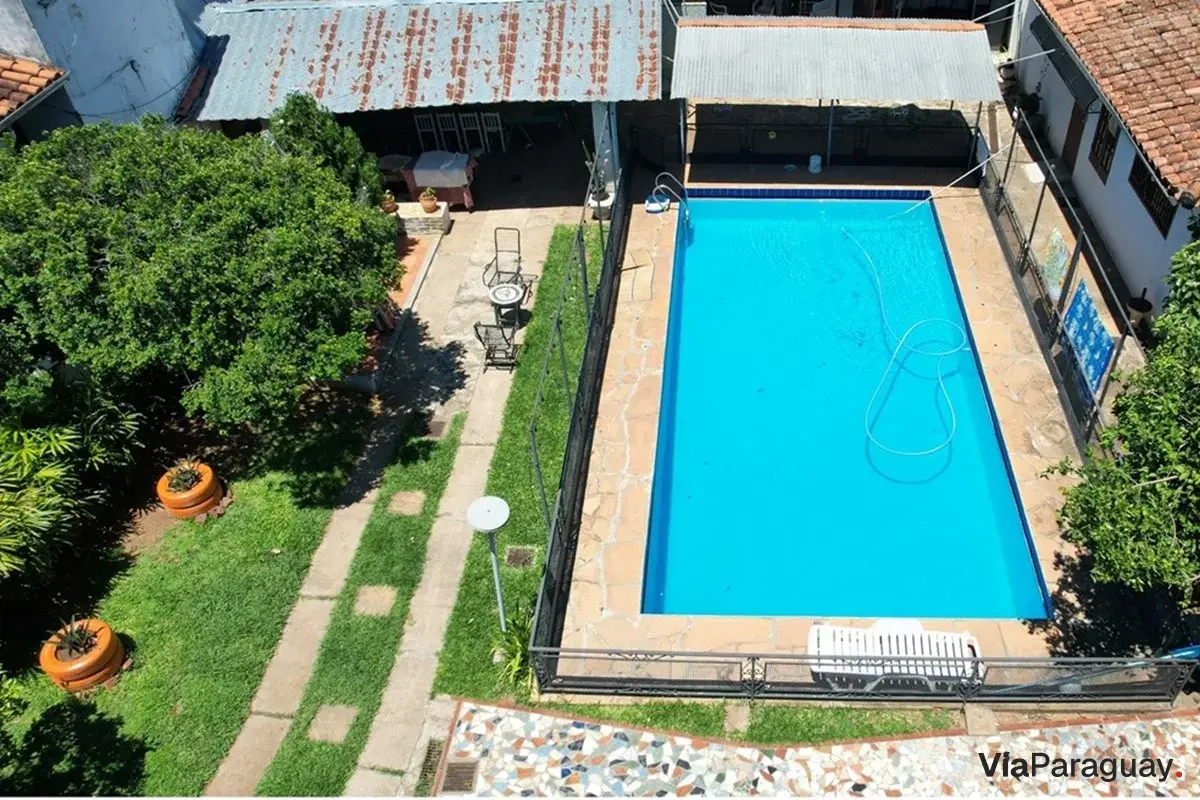Casa à venda em Caacupé com 6 dormitórios e piscina