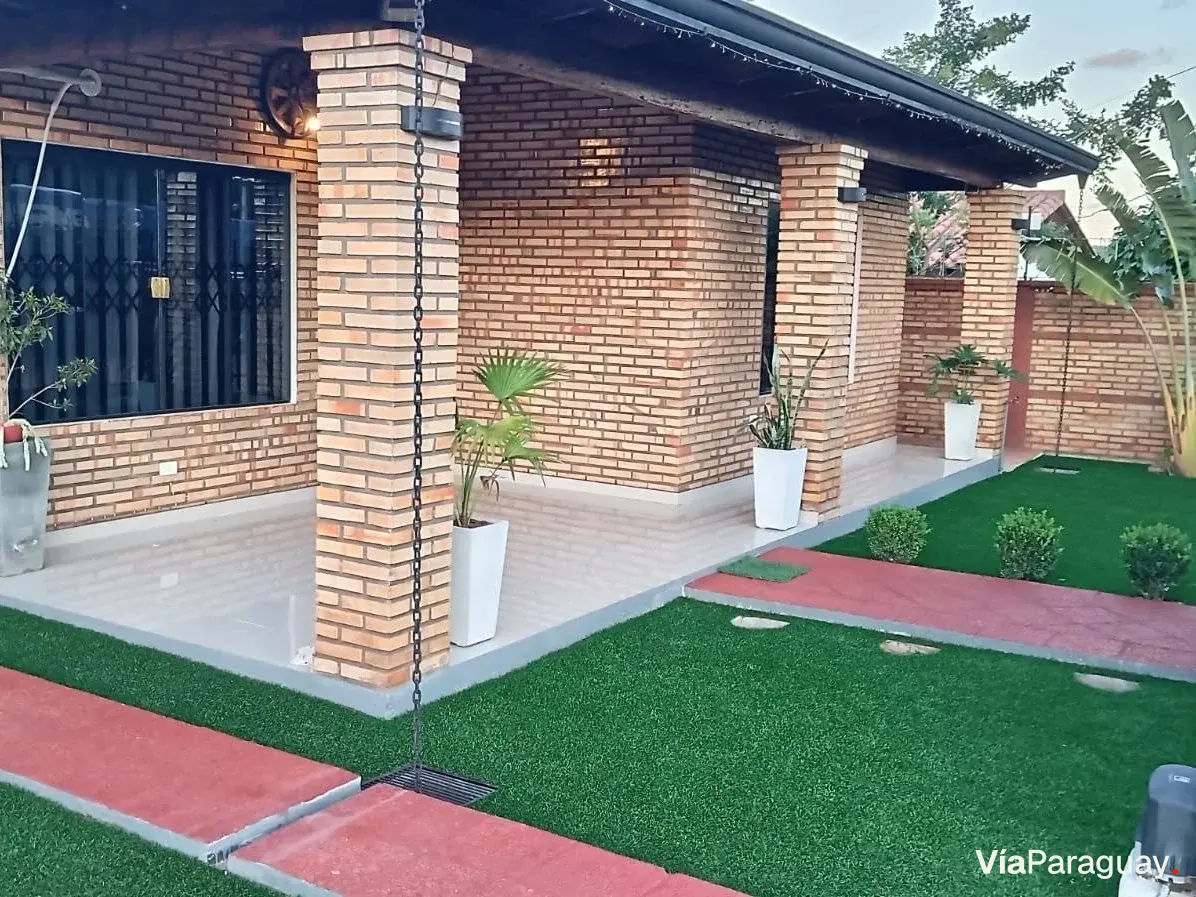 Casa en venta en Caacupé con piscina y quincho
