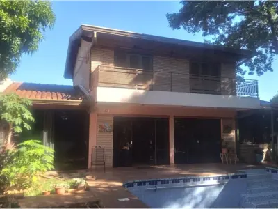 Casa à venda em Cambyretá com piscina e jardim