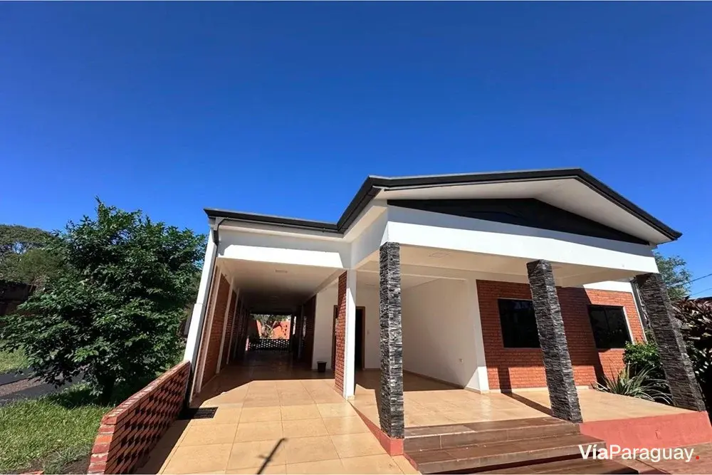 House for sale in Cambyretá, Itapúa, with pool and garden