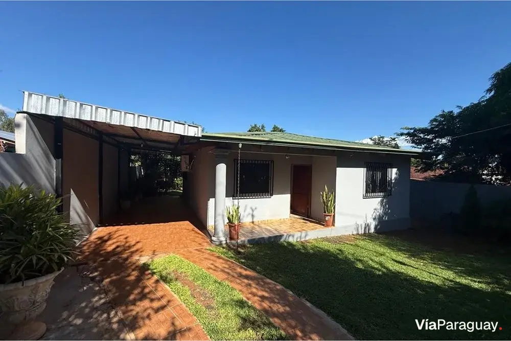 Casa à venda em Cambyretá, Itapúa, com quincho