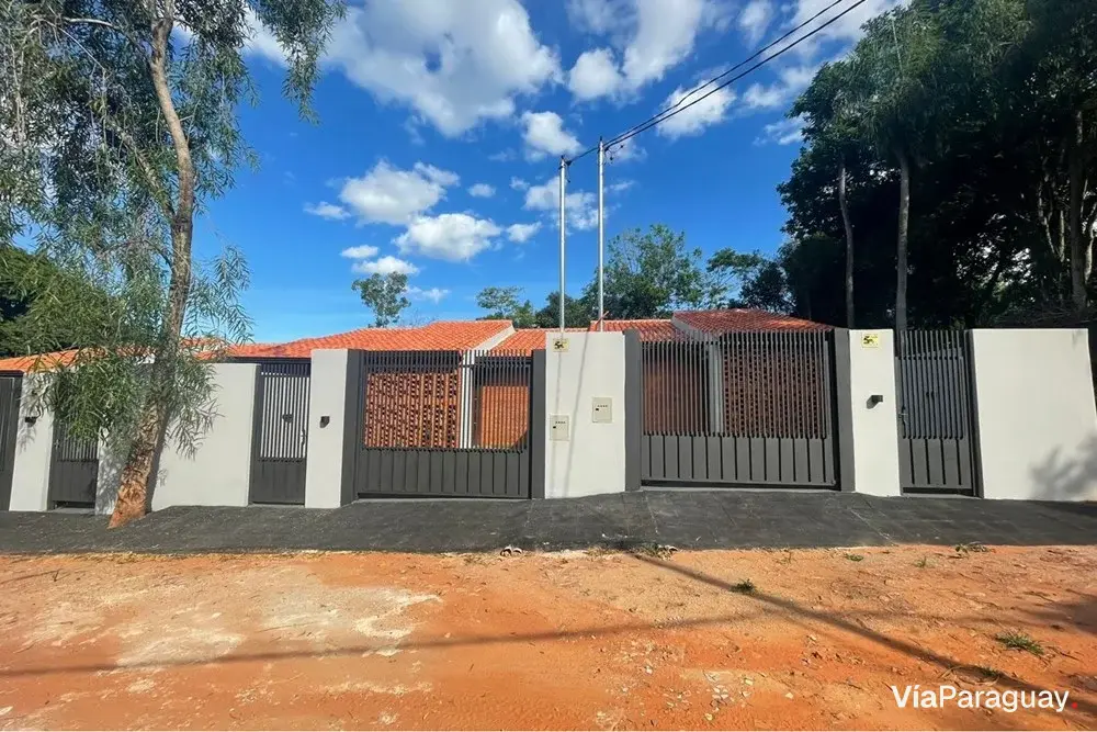 House for sale in Cañada Garay, Luque