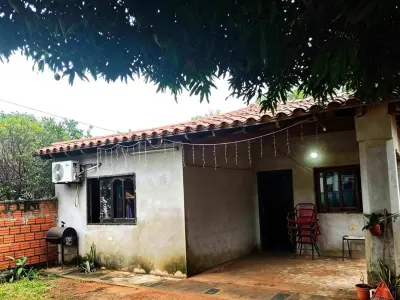 Casa en venta en Cañada Garay, Luque, con jardín