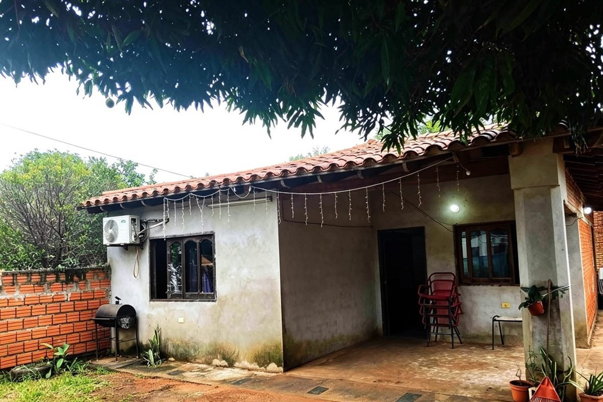 Casa à venda em Cañada Garay, Luque, com jardim