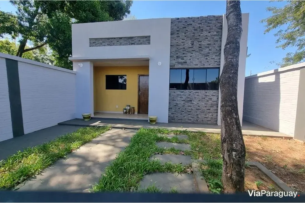 Casa à venda em Capiatá com 2 dormitórios e garagem