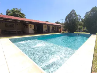 Casa en venta en Capiatá con 6 dormitorios y piscina