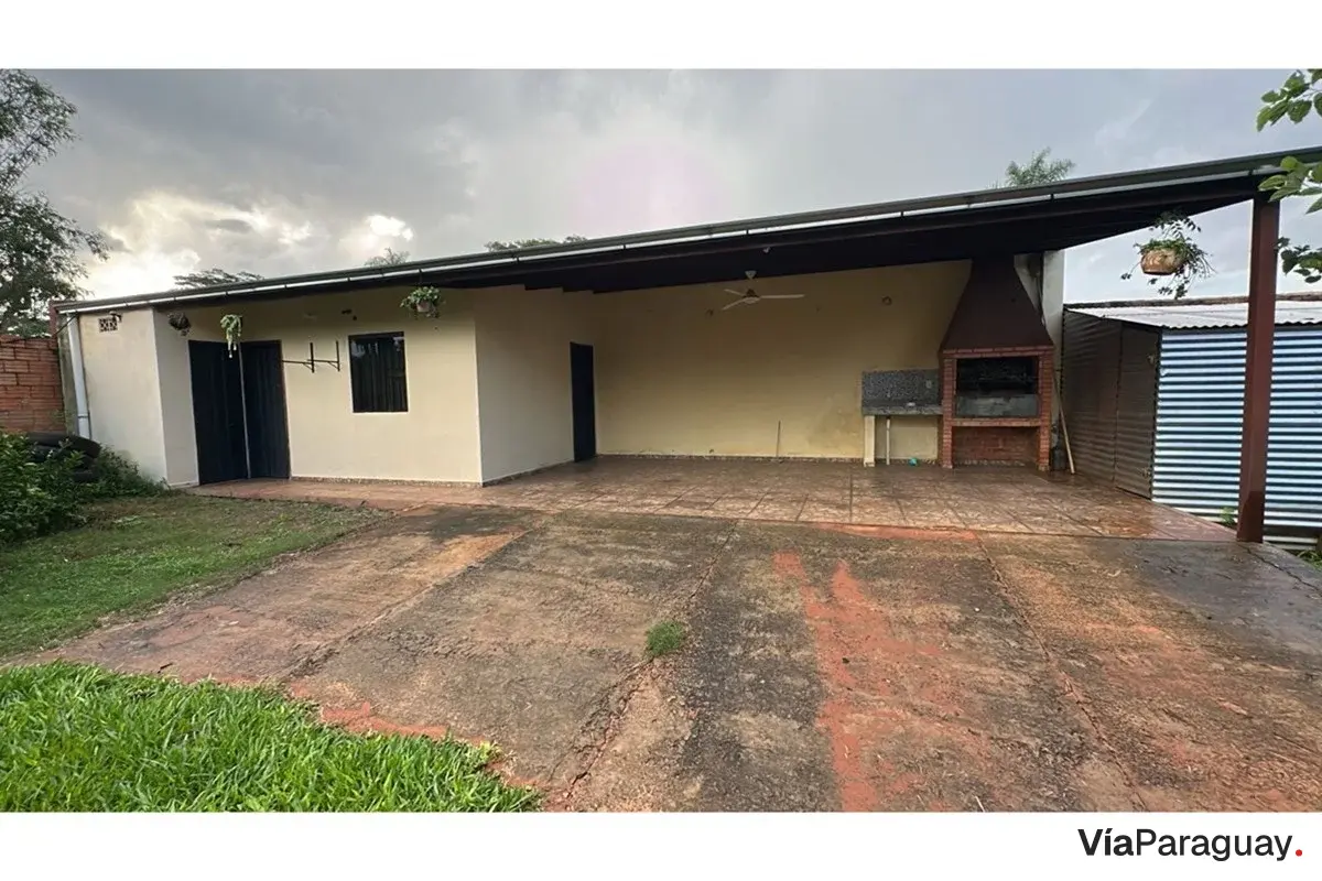 House for sale in Capiatá with large patio