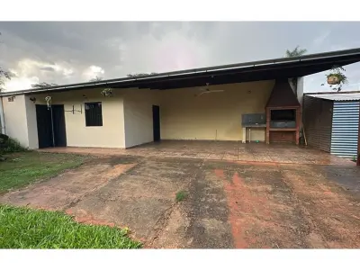 House for sale in Capiatá with large patio