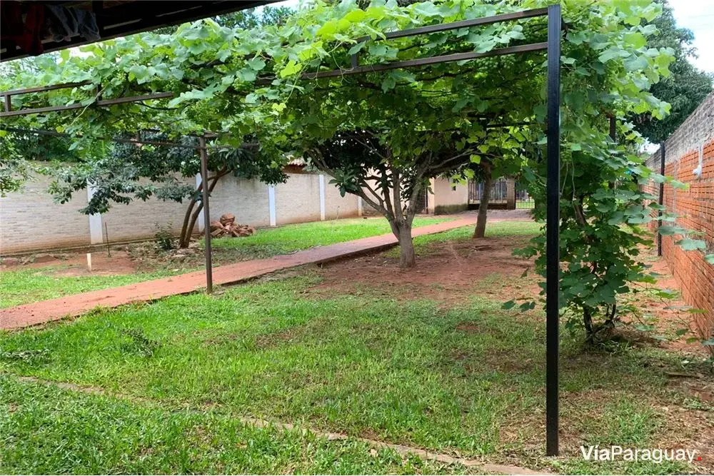 Casa en venta en Capiata con local comercial