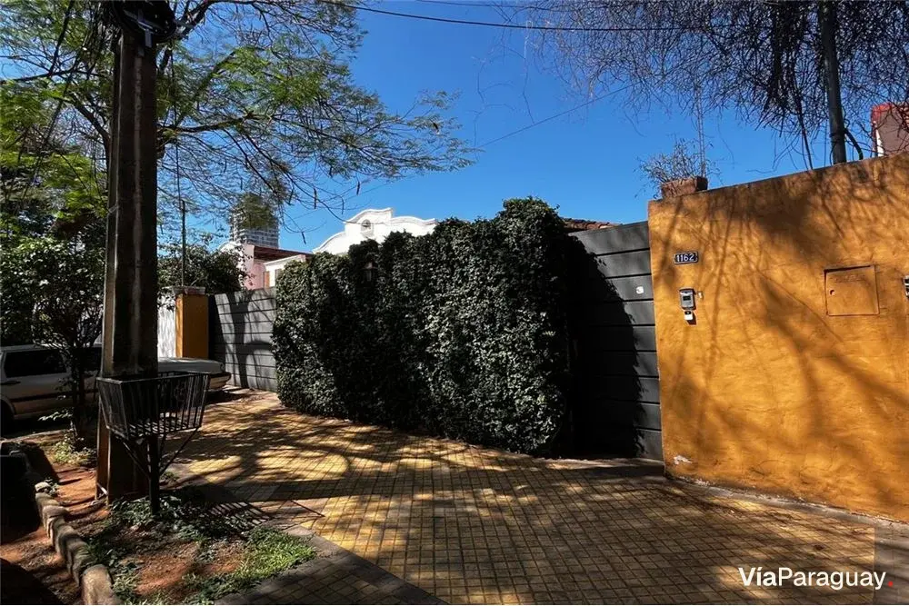 House for sale in Carmelitas, Asunción
