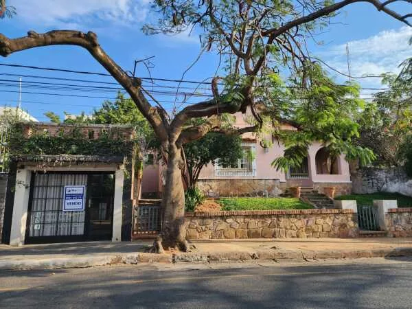 Casa en venta en Ciudad Nueva, Asunción — 4 dormitorios, zona Embajada de Brasil