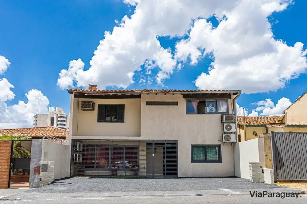 Casa en venta en Ciudad Nueva, Asunción, ideal para clínicas u oficinas
