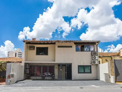 Casa en venta en Ciudad Nueva, Asunción, ideal para clínicas u oficinas