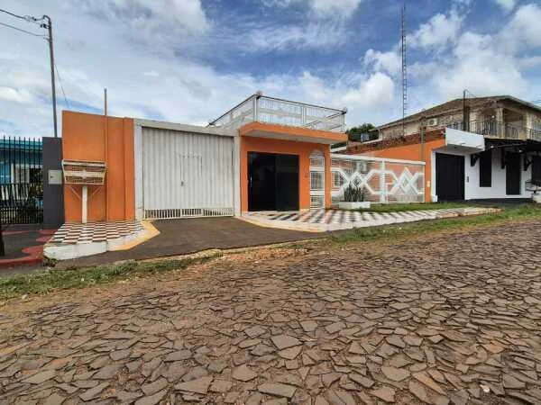Casa en venta en Ciudad Nueva, Ciudad del Este – 3 dormitorios con piscina