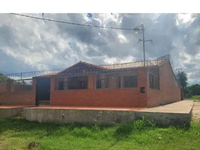 Casa à venda em Costa Fleitas, Areguá