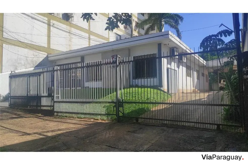 Casa en venta en el centro de Encarnación, Itapúa